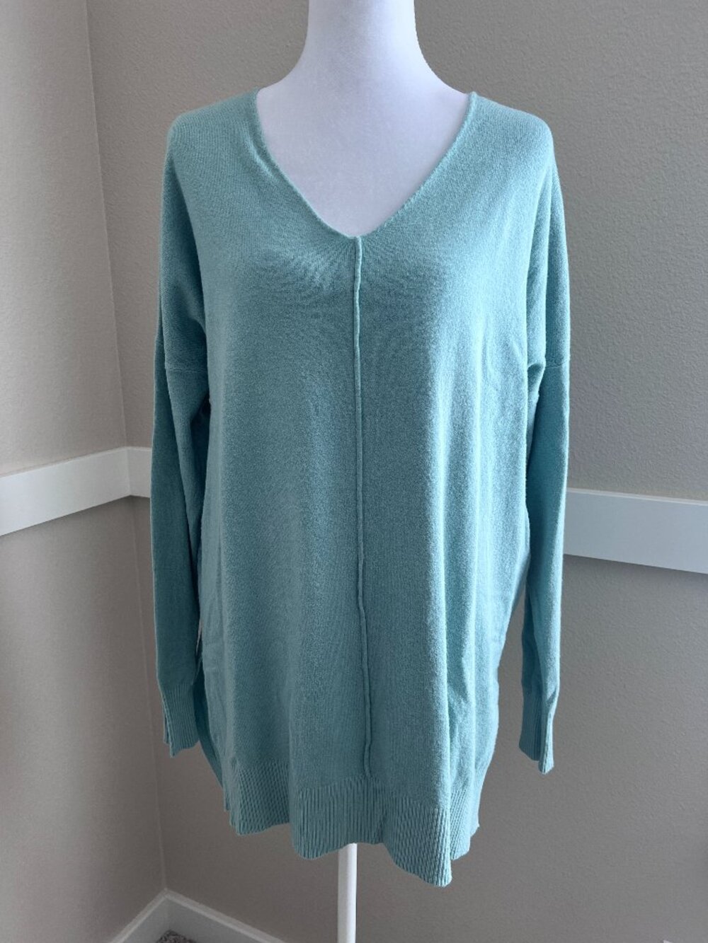 Zenana Oversized Front Seam V-Neck Tunic Sweater – Medium